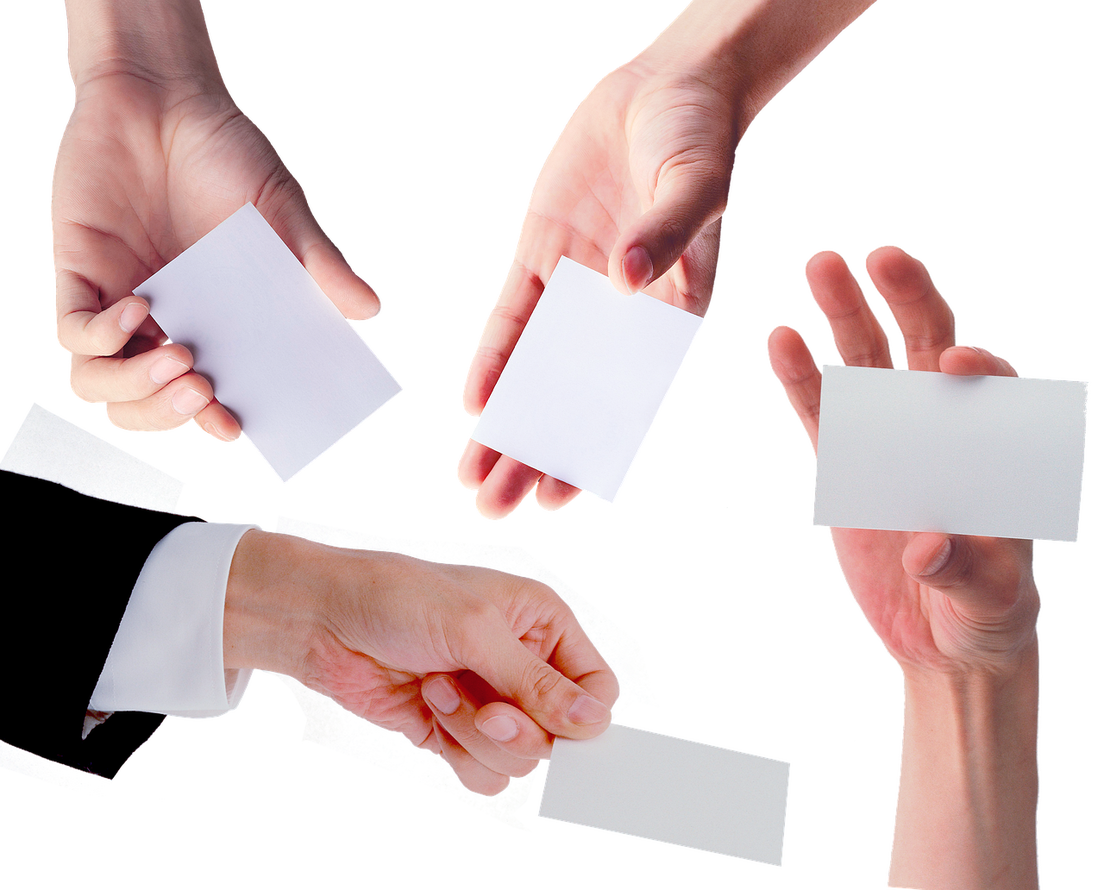 Visitenkarten-Layout auf Tisch